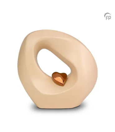 Middel Grote Keramische Urn Mastaba Crème Met Bronskleurig Hartje