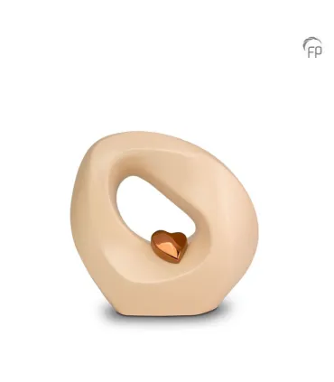 Kleine Keramische Urn Mastaba Crème Met Bronskleurig Hartje